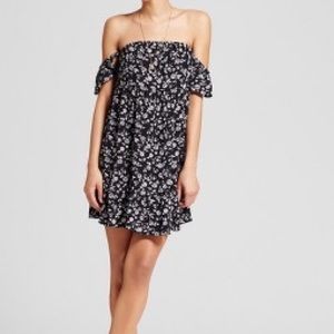Target Mossimo black & white floral ruffle dress. Size XS